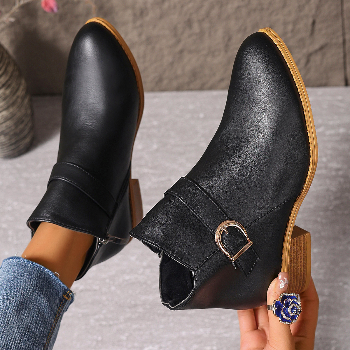 European and American cross-border women’s short boots, large sizes, chunky heels, Roman style; cross-border wholesale, vintage new‑style ankle boots for autumn, available in large sizes.
