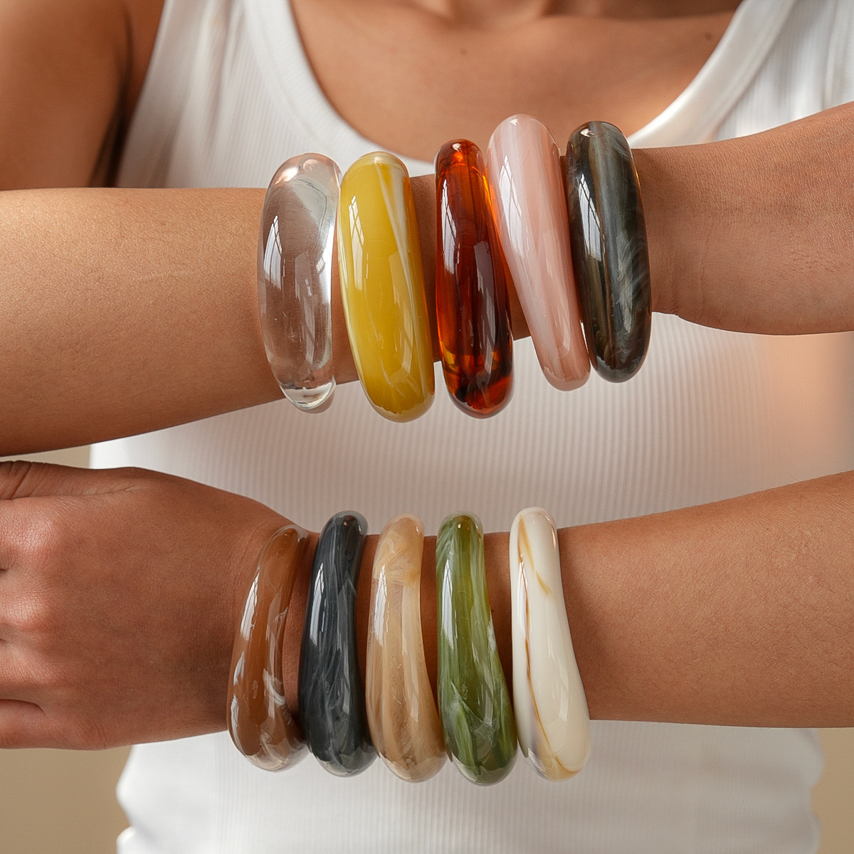 European and American acrylic gradient geometric glossy open bangles—simple, fashionable, vintage, and exuding an elegant, high-end vibe—cross-border accessories.