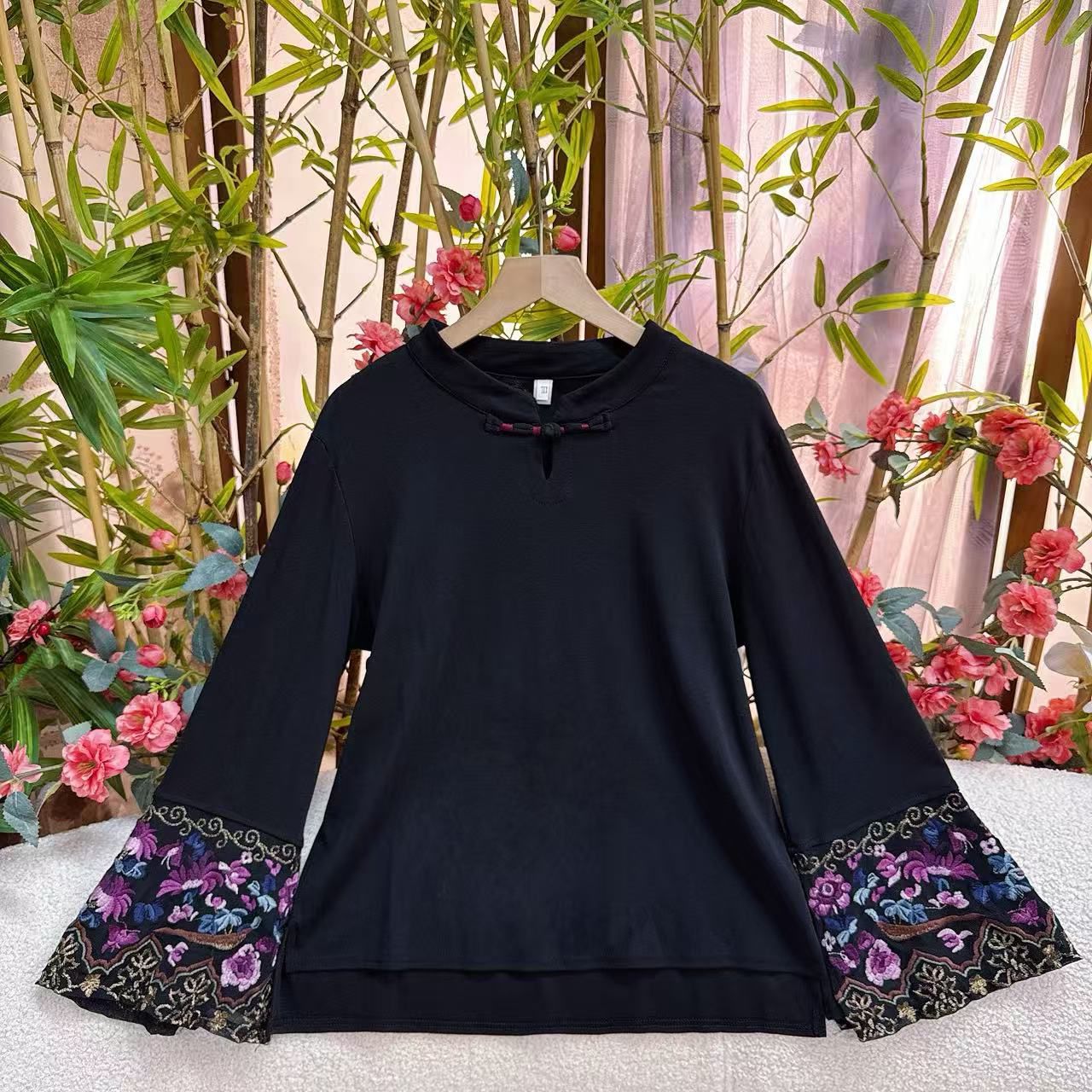 Early Spring Versatile Knitted Embroidered Flared Sleeve Heavy-Duty Embroidery Chinese Style Top, All-Match Base Layer, Short Length with Drip-Shaped Collar
