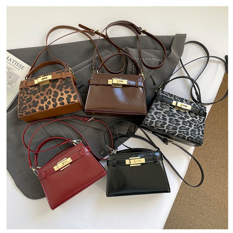 2026 fashion leisure personality new style baggy texture trendy single shoulder backpack winter small popular ladies small square bag