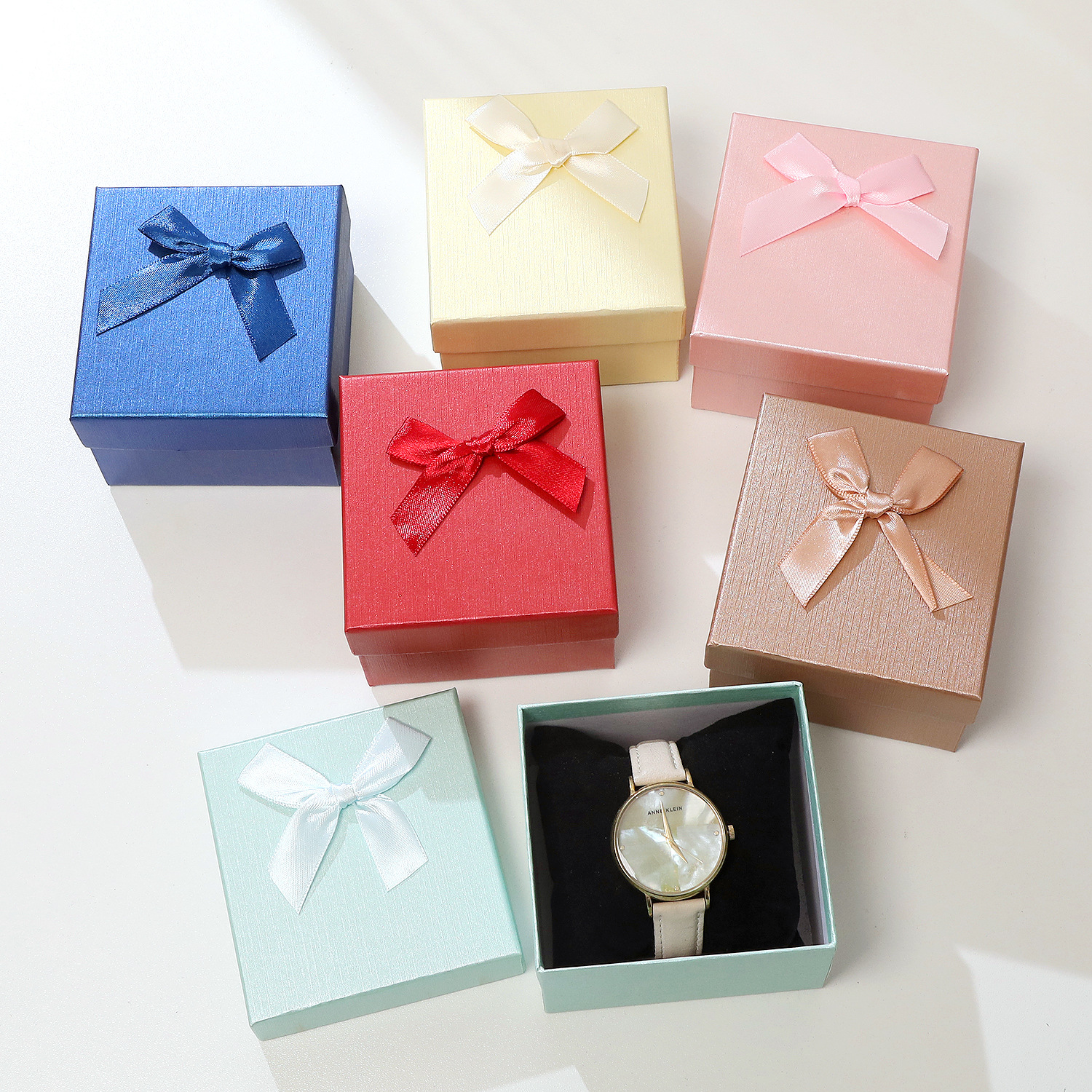 New butterfly wrapping boxes, high-end paper boxes, Valentine's Day flowers, necklaces, and jewelry boxes