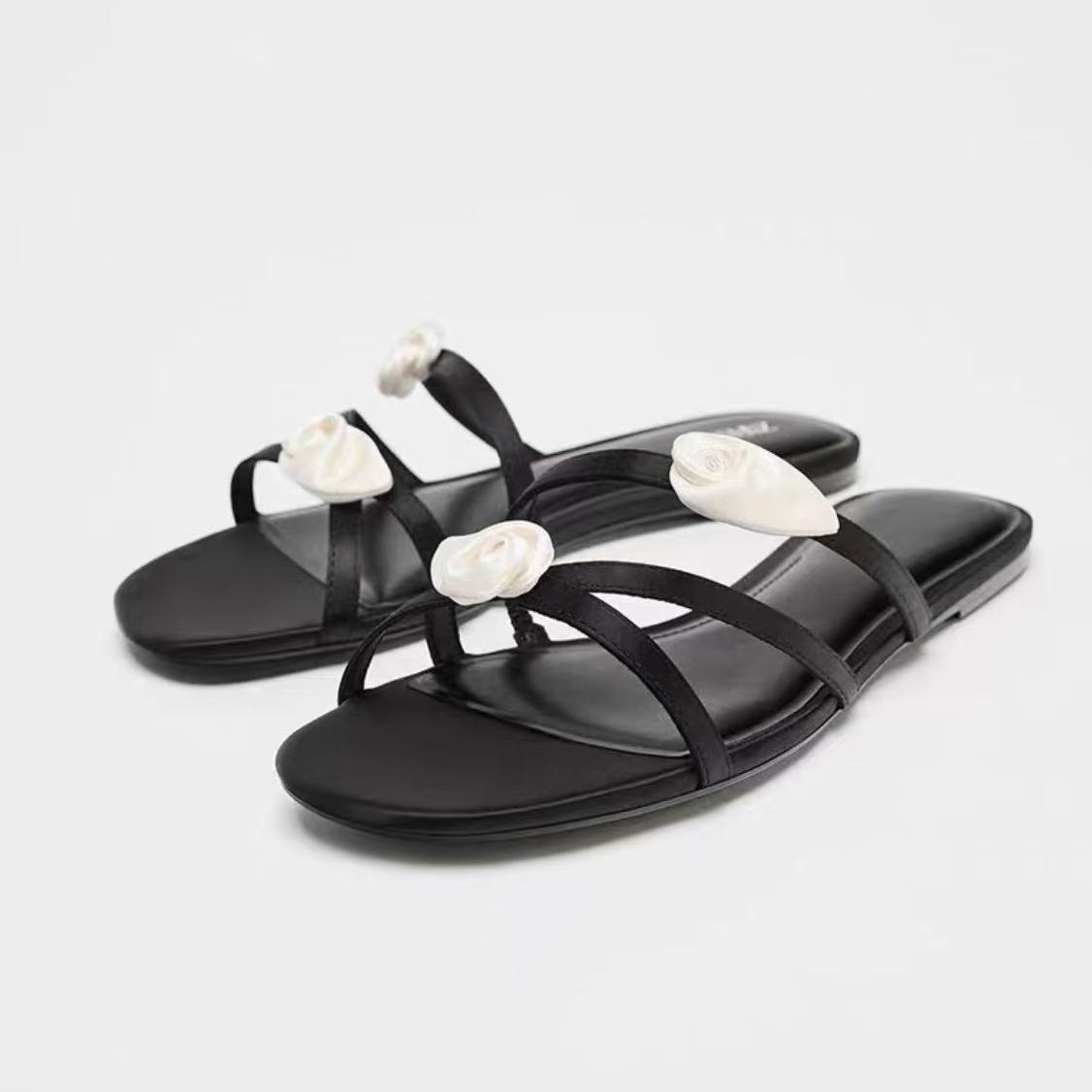 ZA2026 New Fairy-Style Floral Strappy Flip-Flops for Women, Summer Outdoor Casual Flat-Heel Resort Sandals, Half-Slippers