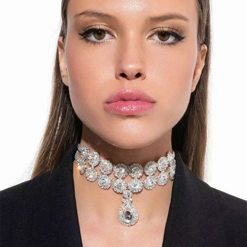 European‑American cross‑border bestseller: elegant water‑drop pendant necklace for women—sophisticated, sparkling rhinestone choker, sexy collarbone chain