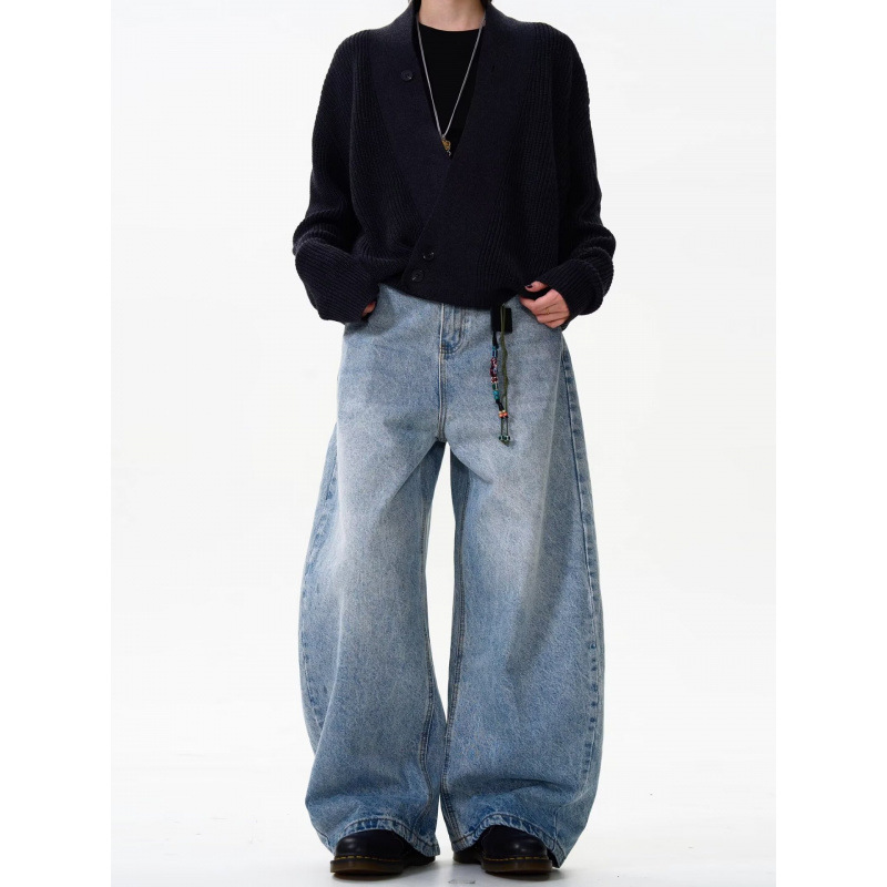 American‑style vintage classic washed straight‑leg jeans, unisex, relaxed wide‑leg, trendy casual vintage pants, Instagram‑worthy.
