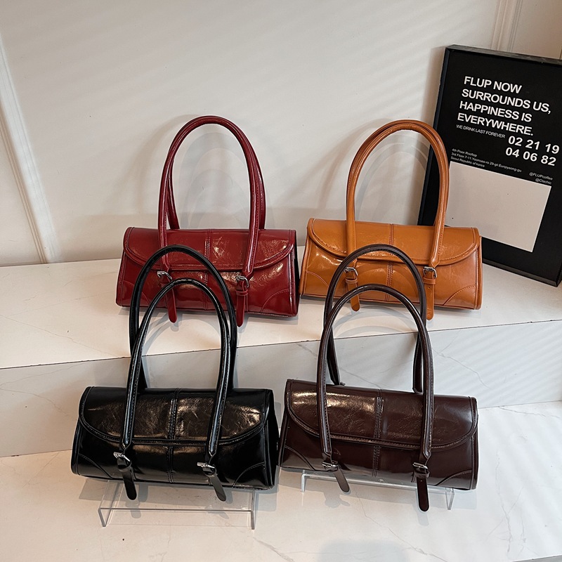 2025 Large-Capacity Retro Women's Commuter Fall/Winter New Arrival: Elegant, Minimalist, and Fashionable Shoulder/Underarm Handbag