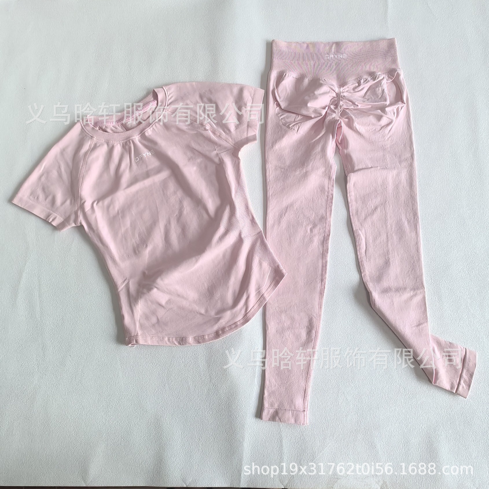 DFYNE Amazon Bestseller New Yoga Set: Short-Sleeve Top and Long Pants, Highly Stretchy, Slim-Fit, Seamless Sports Fitness Outfit