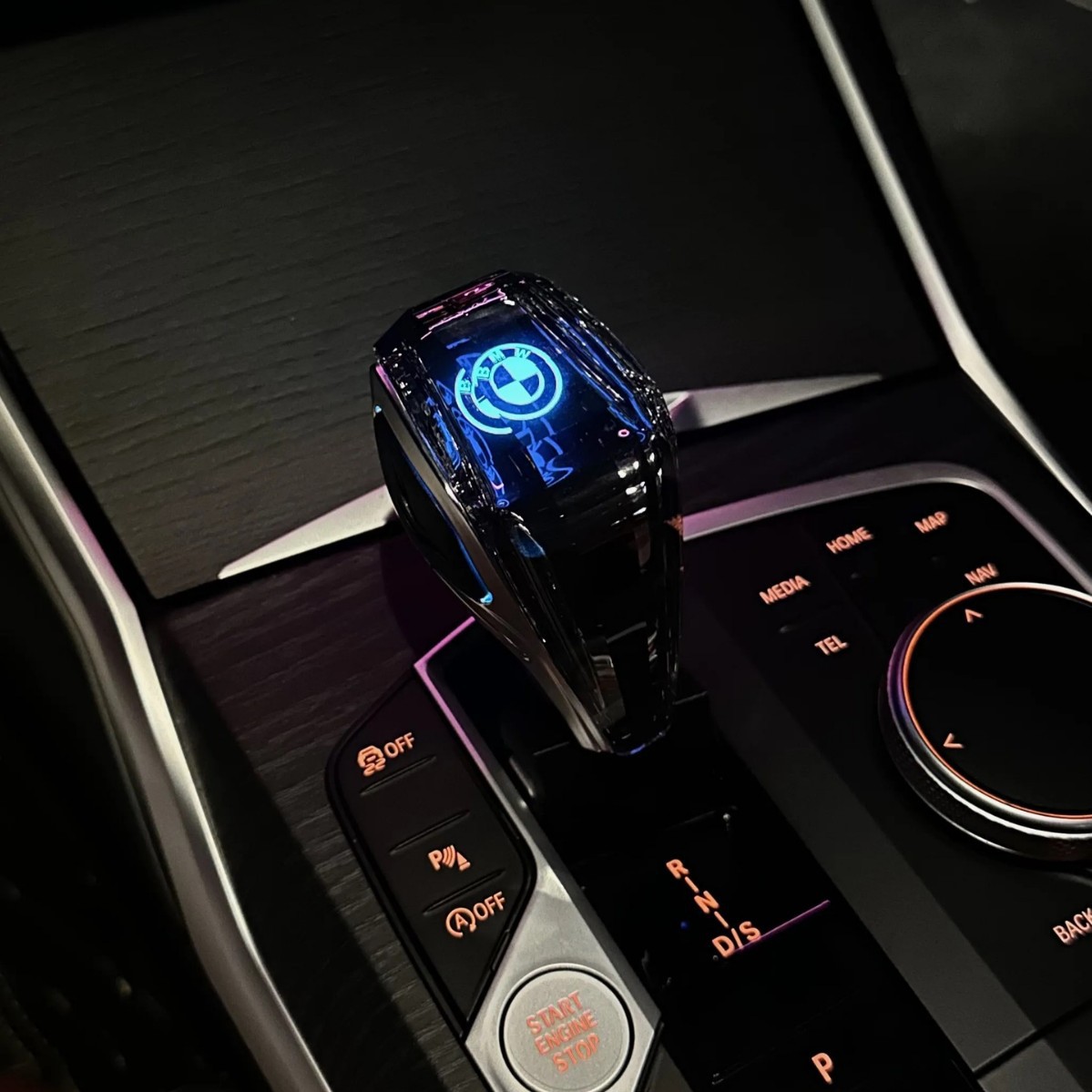 Suitable for BMW 3 Series, 4 Series, 5 Series, X1, X3, and X5—carbon fiber gearshift crystal shift knob, butterfly‑style gear lever, for modification.