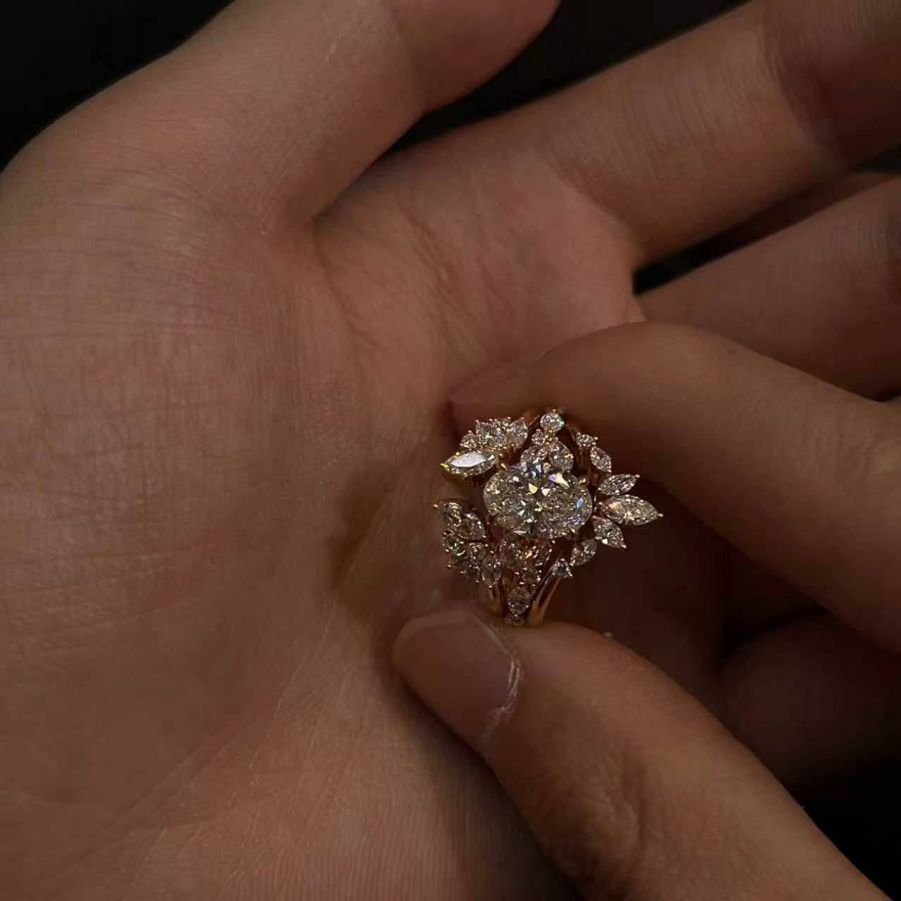 Ultra‑special sparkling diamond integrated stackable index finger ring for women—light luxury, high-end feel, niche design, exquisite accessory