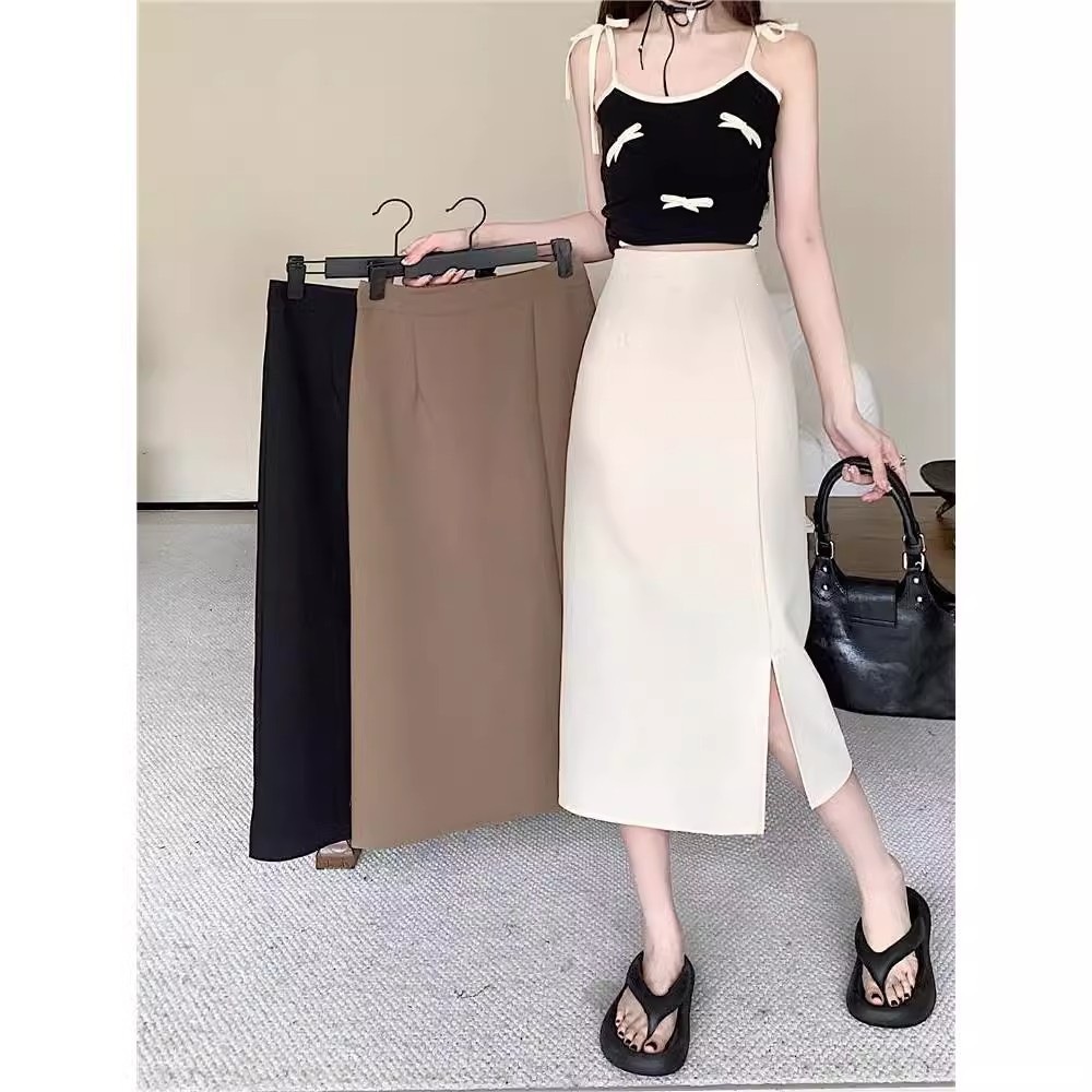 Slit skirt, effortlessly chic and figure-flattering; 2024 bodycon dress for women, plus-size, new summer style, high-waisted A-line skirt for curvy figures.