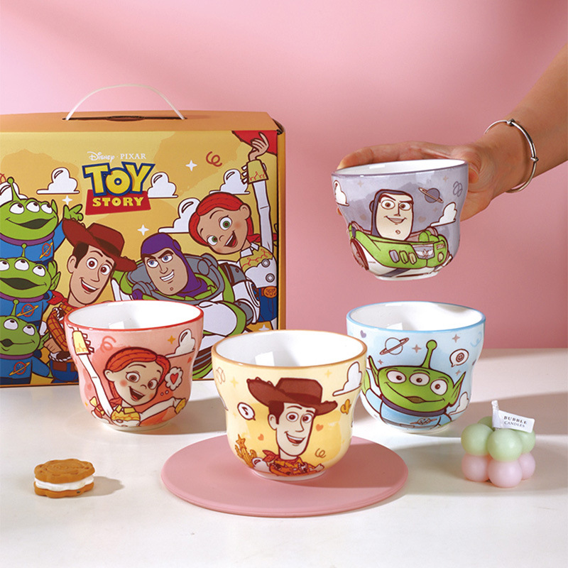 Disney Toy Mobilization co-branded the Sica Cup without the Breakfast Milk Cup with the cartoon high-color fruit juice cup