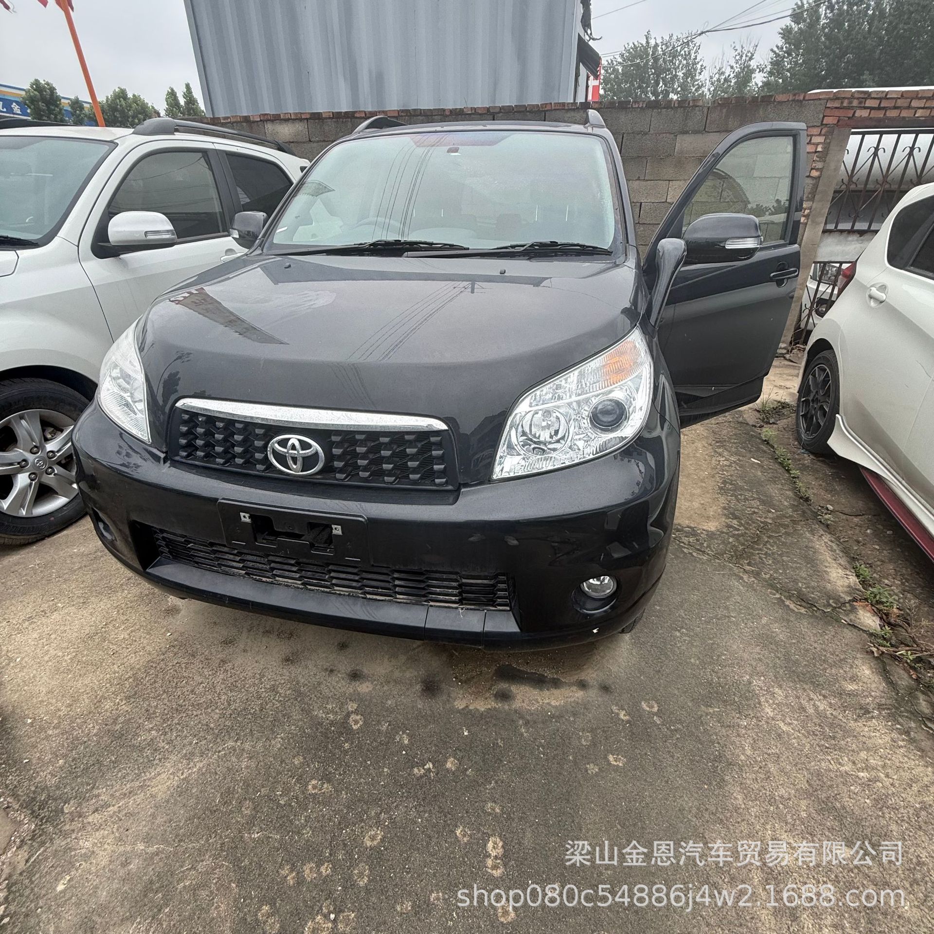 Two-wheel drive, manual transmission, right-hand drive Toyota compact family car, 5‑seat gasoline‑powered small SUV