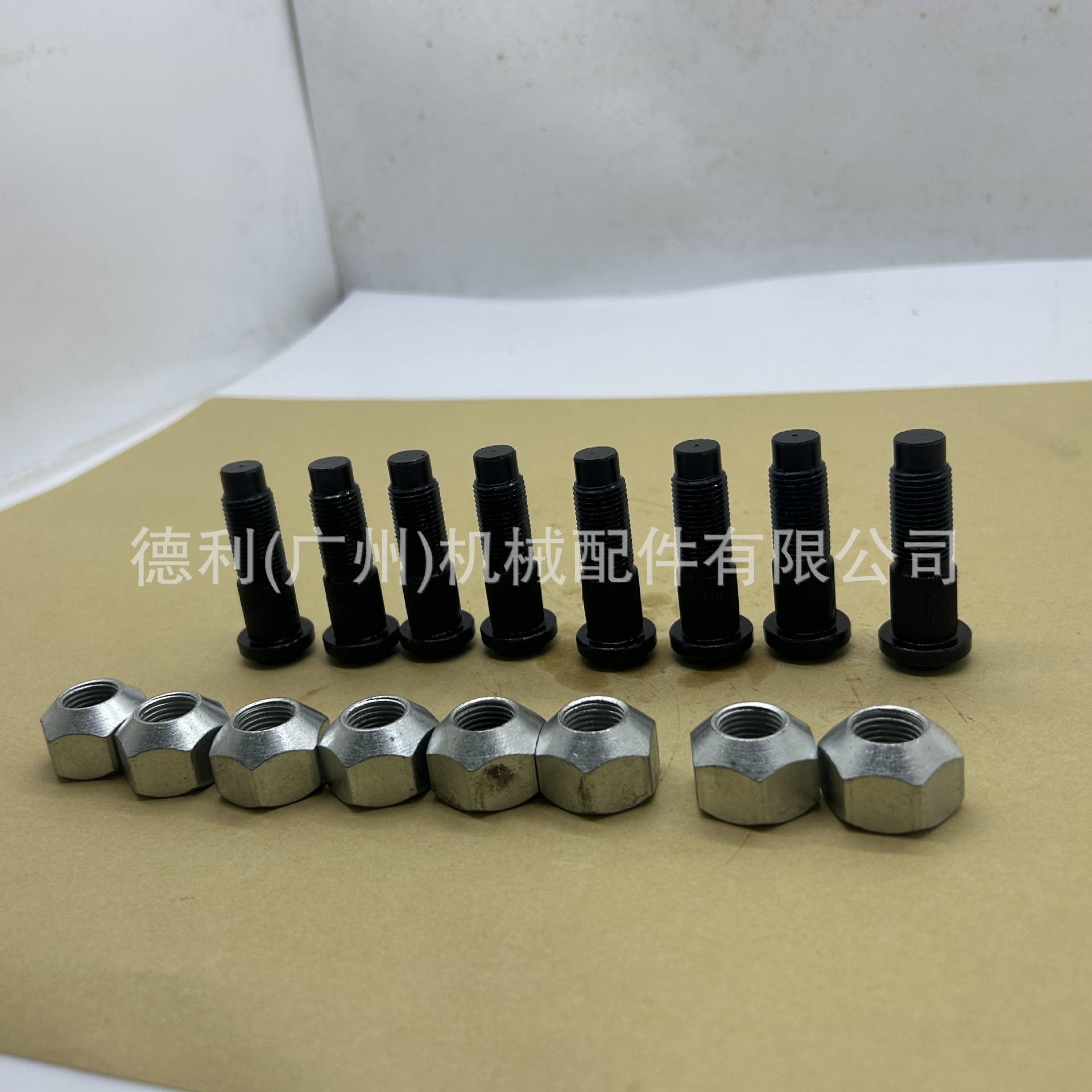 6709170, 6564669: Bobcat skid-steer loader wheel hub screws and nuts for S130, S550.