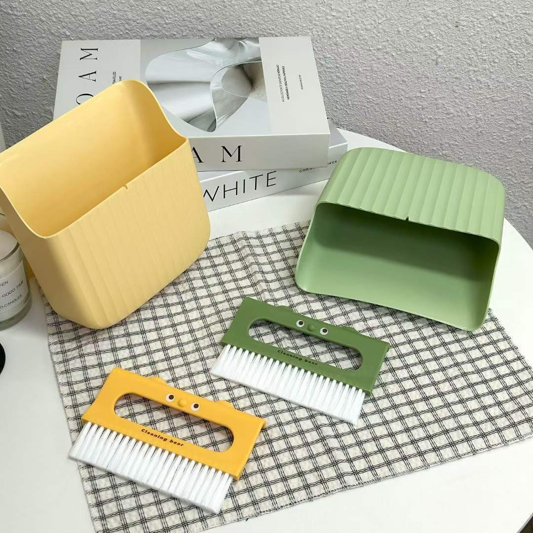 Inventory clearance single wholesale: mini kitchen broom set, cartoon desktop broom and dustpan two‑piece set for export trade