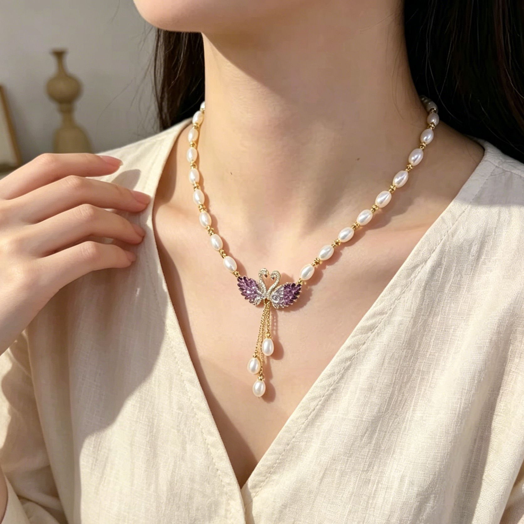 Luxury high-end amethyst swan pearl necklace, niche design with a sophisticated feel—versatile, fashionable collarbone-length chain for women.