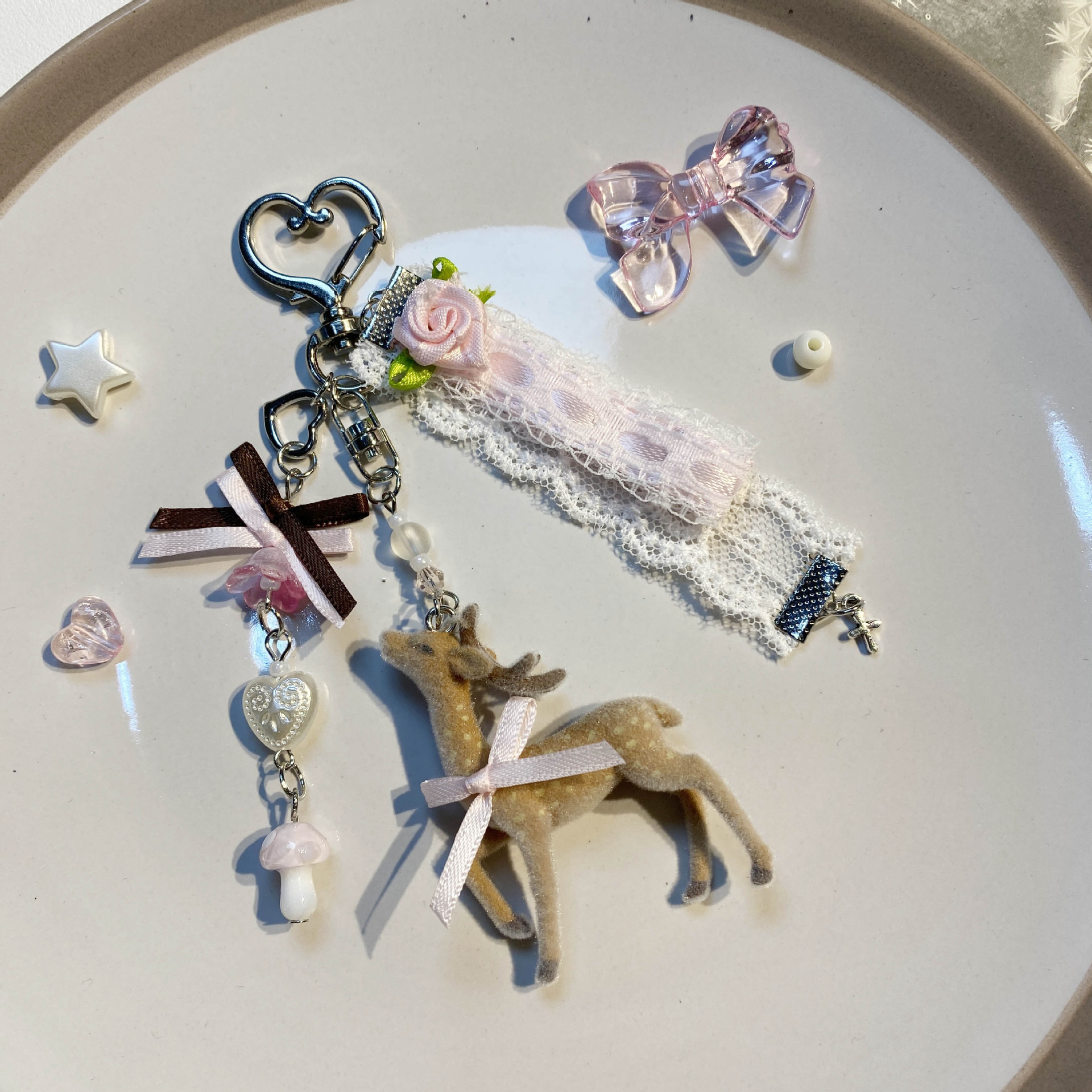 Lace deer believe in the soft pink and white coloring, like the deer in the spring forest, with its own healing