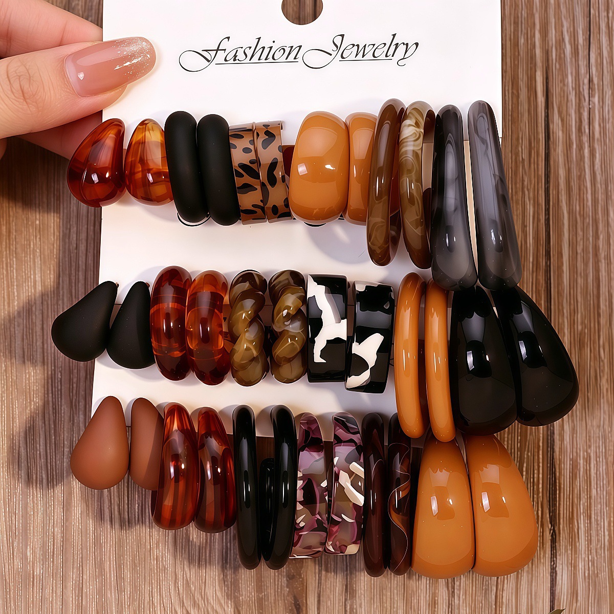 New European and American retro water-drop earring sets—unique, niche, fashionable, simple yet sophisticated, and effortlessly versatile for women.