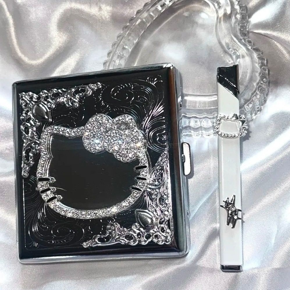 Enlarged version of the kitty metal cigarette case portable to protect your girlfriend
