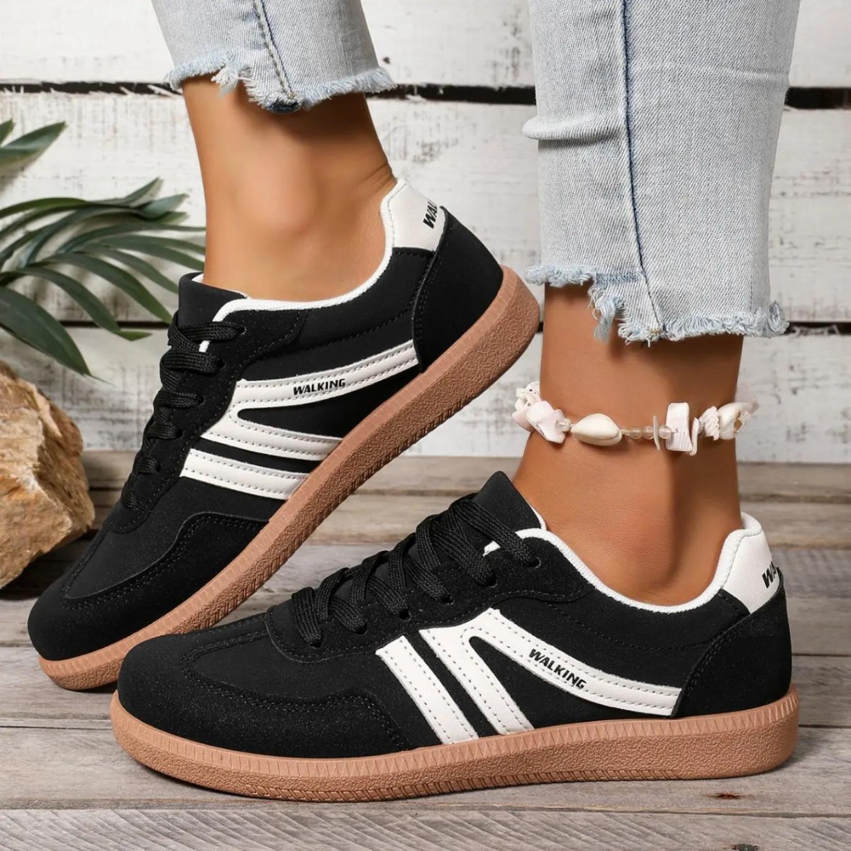 Cross-border women’s plus-size training shoes, sports sneakers—2026 new European and American retro color-block flat single-layer shoes, in stock for women.