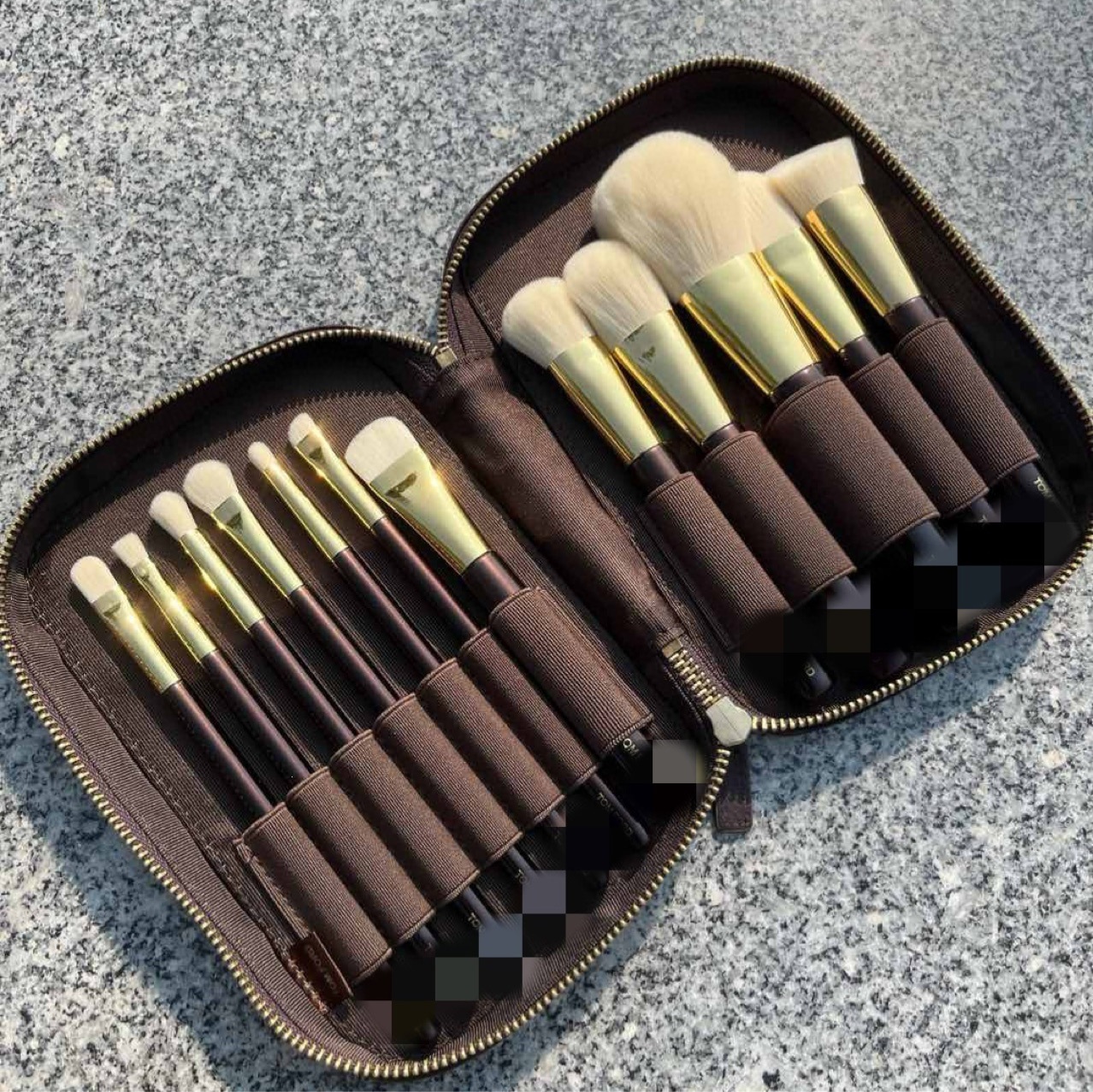In-stock makeup brushes: blush brush, contouring cream brush, bronzer and loose powder foundation brush, lip brush, eyeshadow brush—12-piece set.