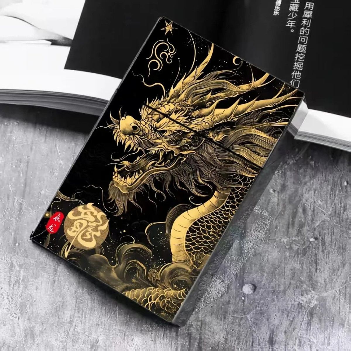 New zodiac‑themed cigarette case, available in color printing with three sizes—thin, medium, and thick—for cigarette storage; men’s plastic cigarette box, wholesale.