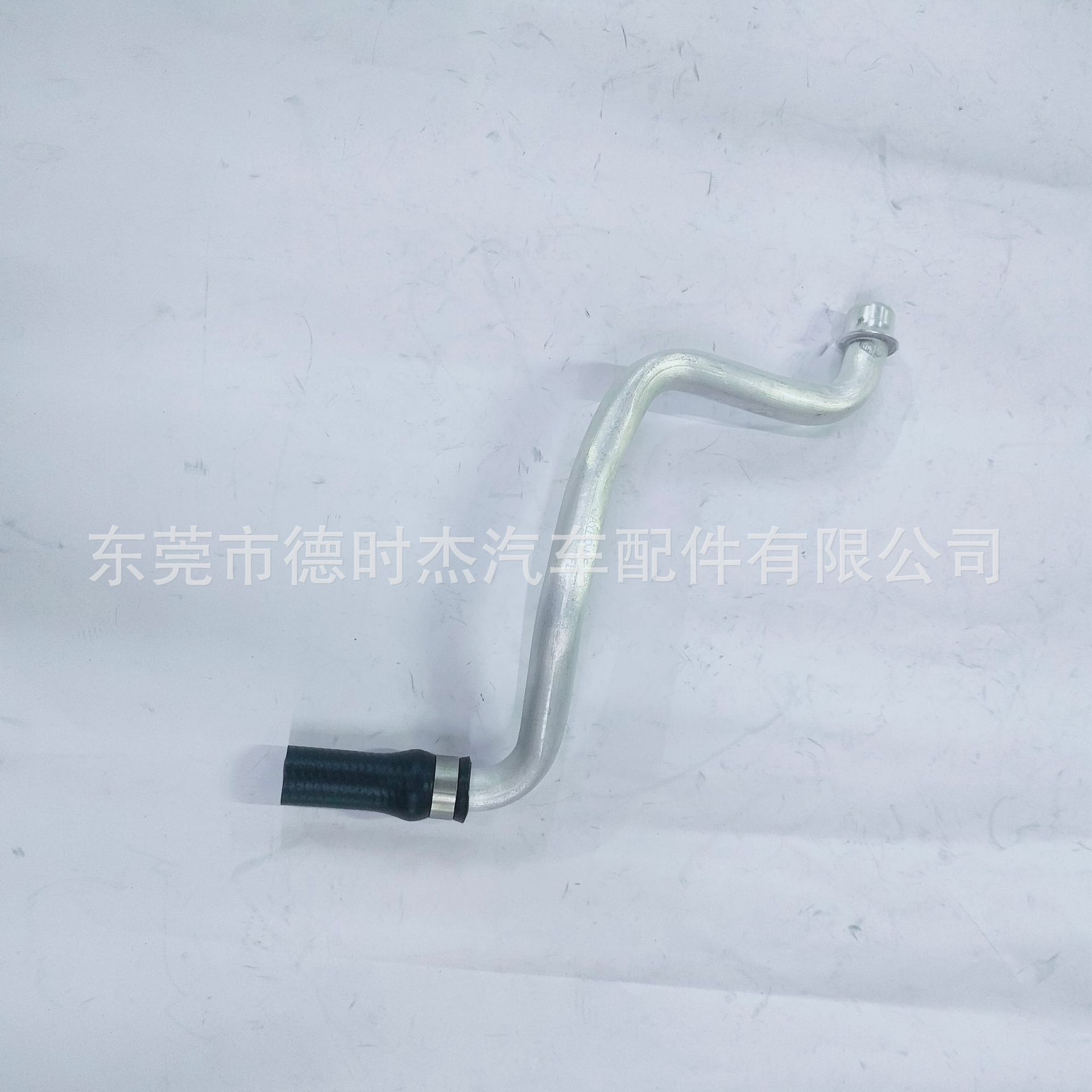 CM5G8274FB Heating Water Pipe/Thermostat Connector—Suitable for Ford Focus 2015 1.0 Aluminum Alloy Water Pipe