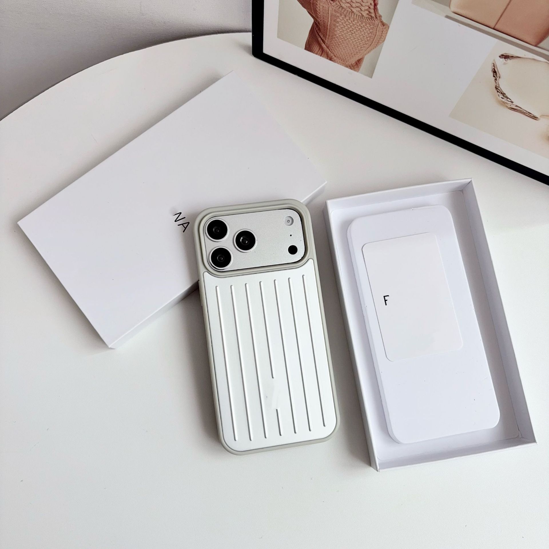 The iPhone 18 Promax is powered by a mercury-magnetic absorber, Apple 17 Pro is a trendy all-in-one anti-wrestling alloy.
