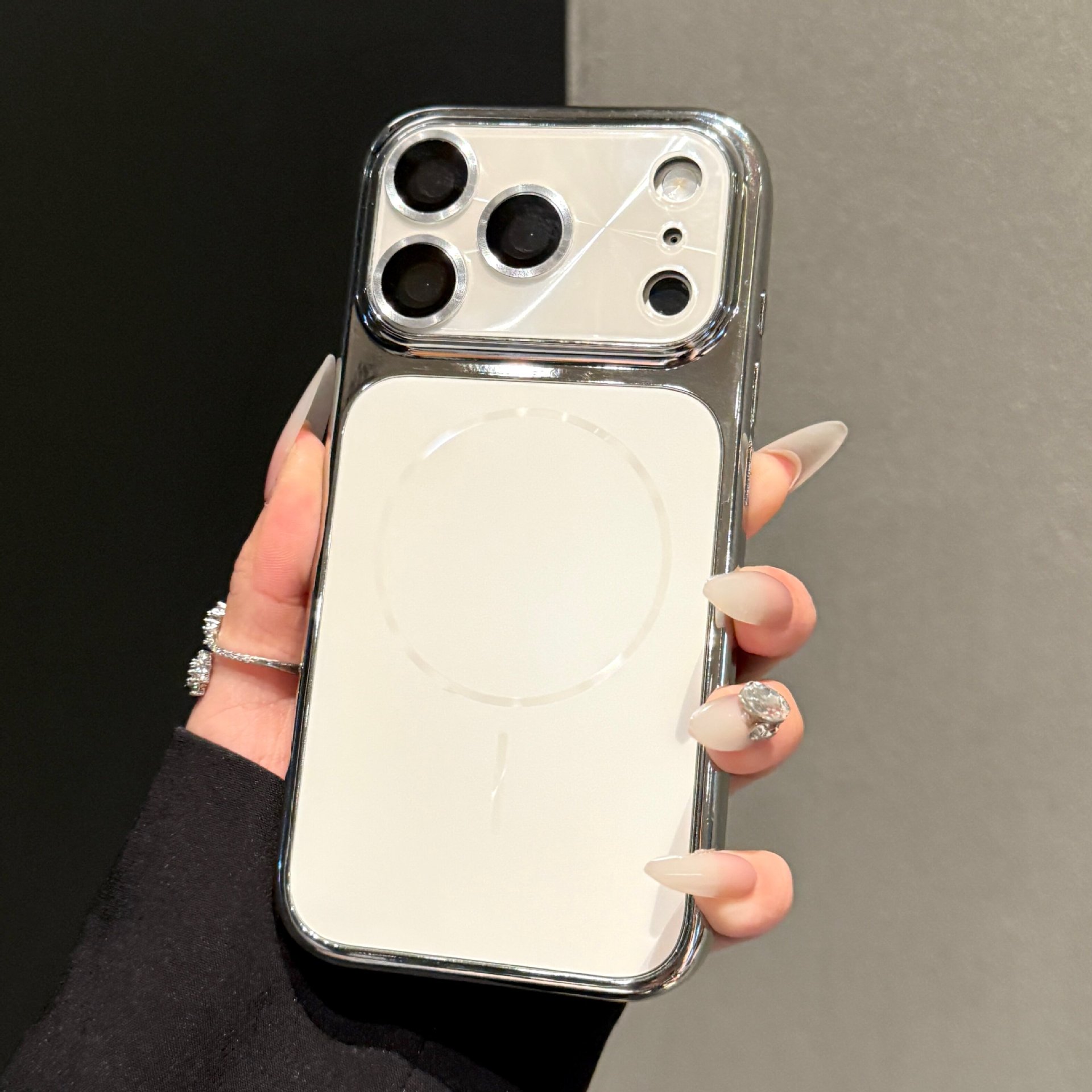 【Electroplated Magnetic Suction】Compatible with Apple iPhone 17 Pro Max case, full‑cover lens protection, non‑greasy touch.