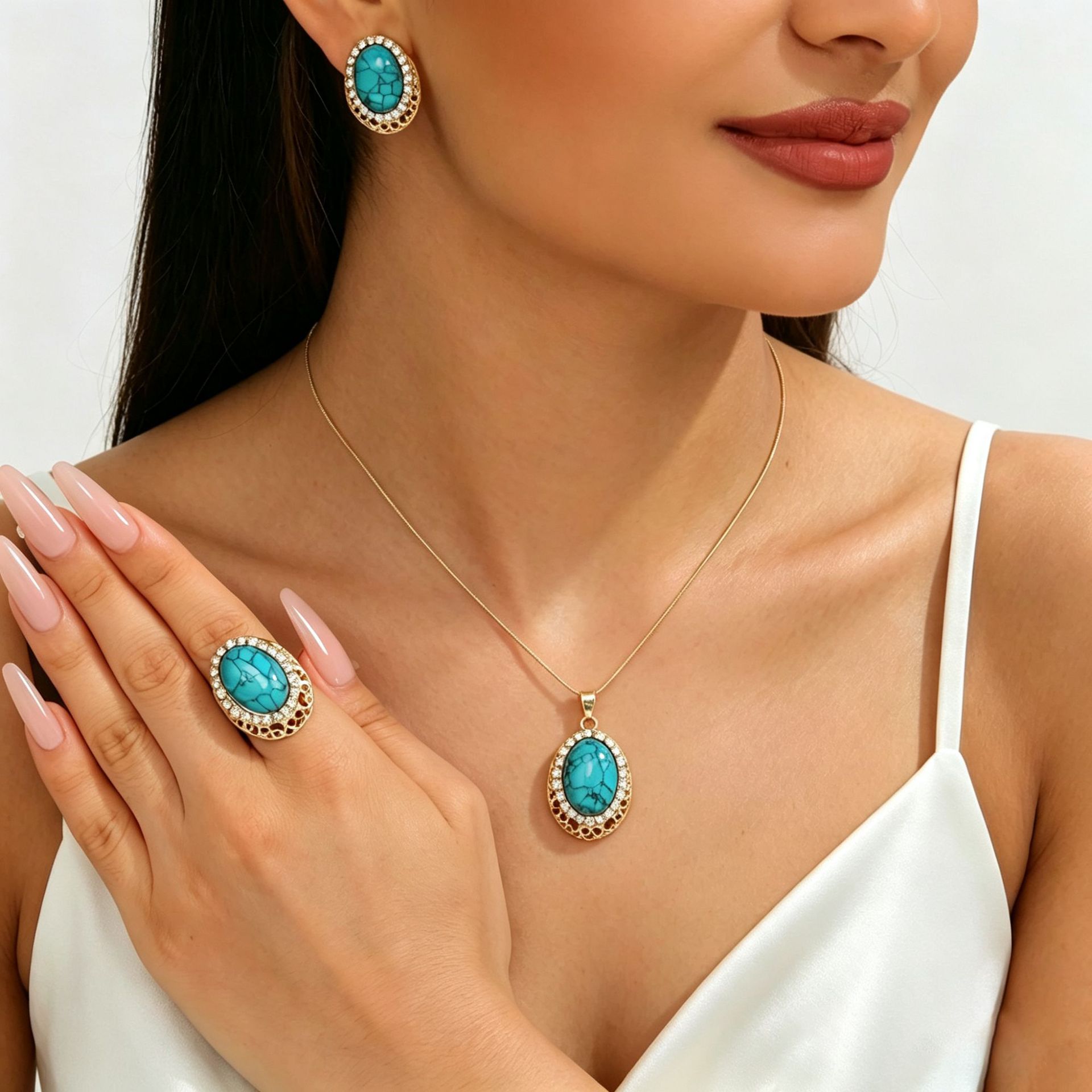 Affordable luxury teardrop-shaped turquoise necklace with full zirconium-edged pendant, courtly retro style, elegant and niche—high-end versatile accessory.