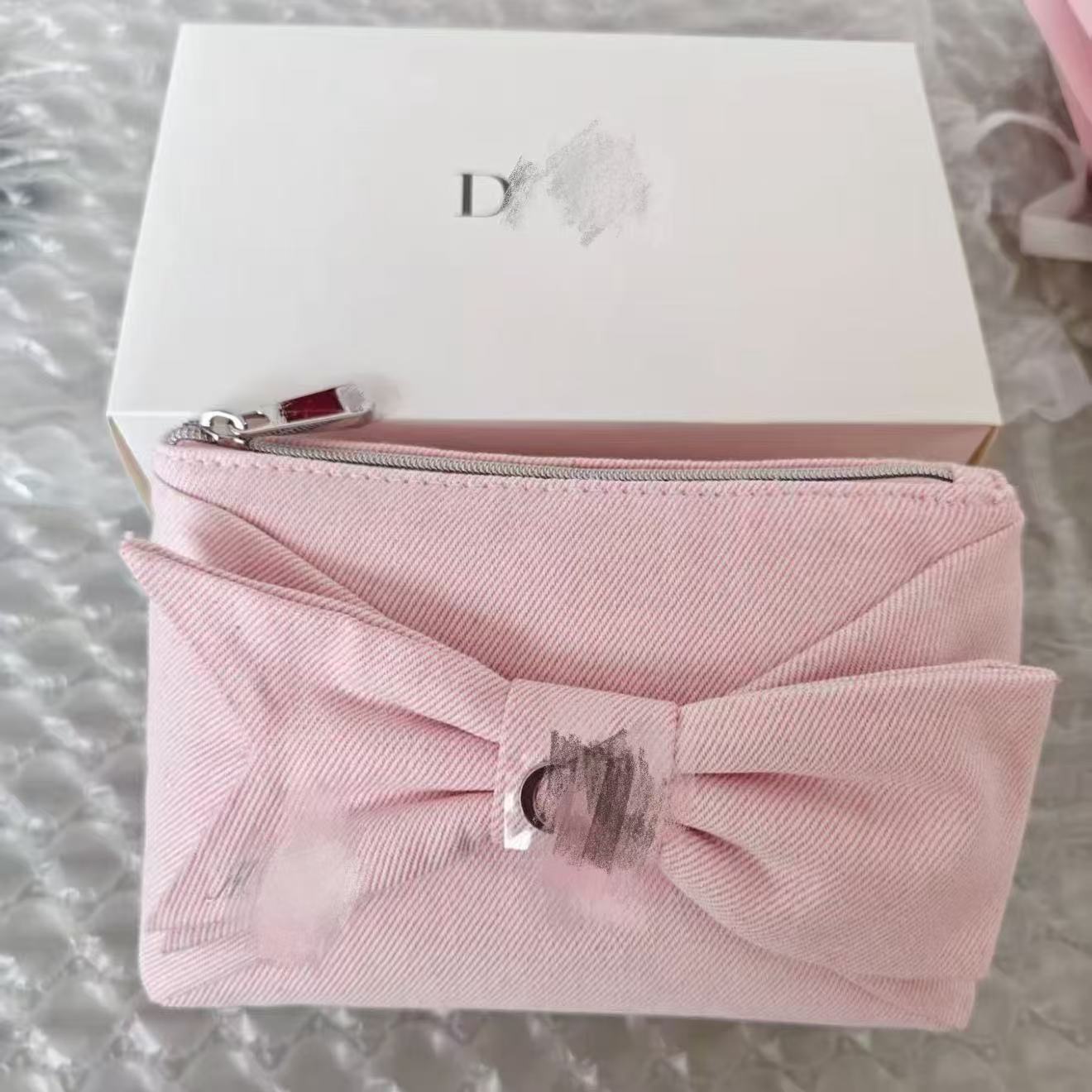 2026 Di family presents new pink jeans and butterfly makeup packages for the weekend