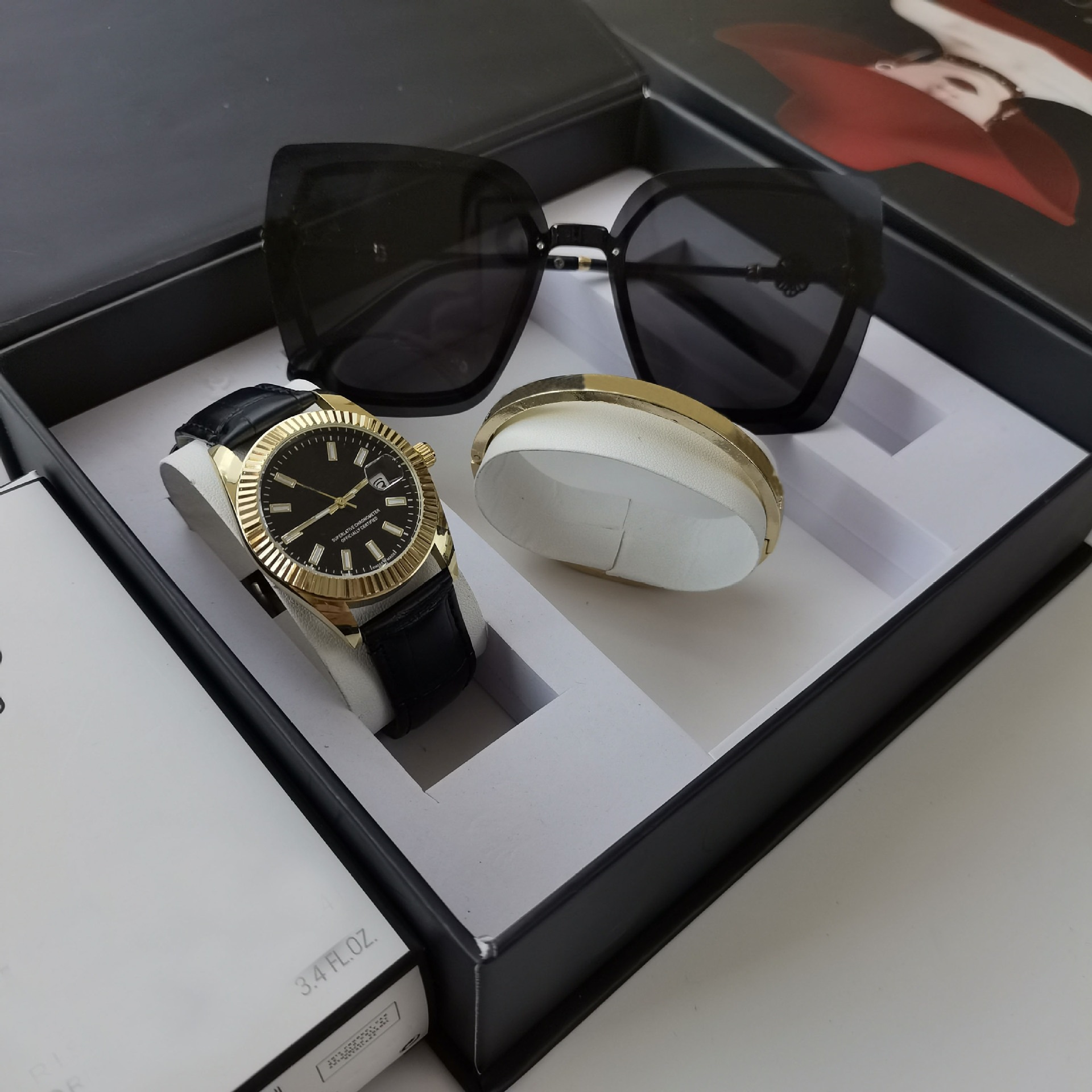 Sunglasses set: log-style leather strap quartz watch, fashionable women’s sunglasses watch, bracelet gift box packaging.