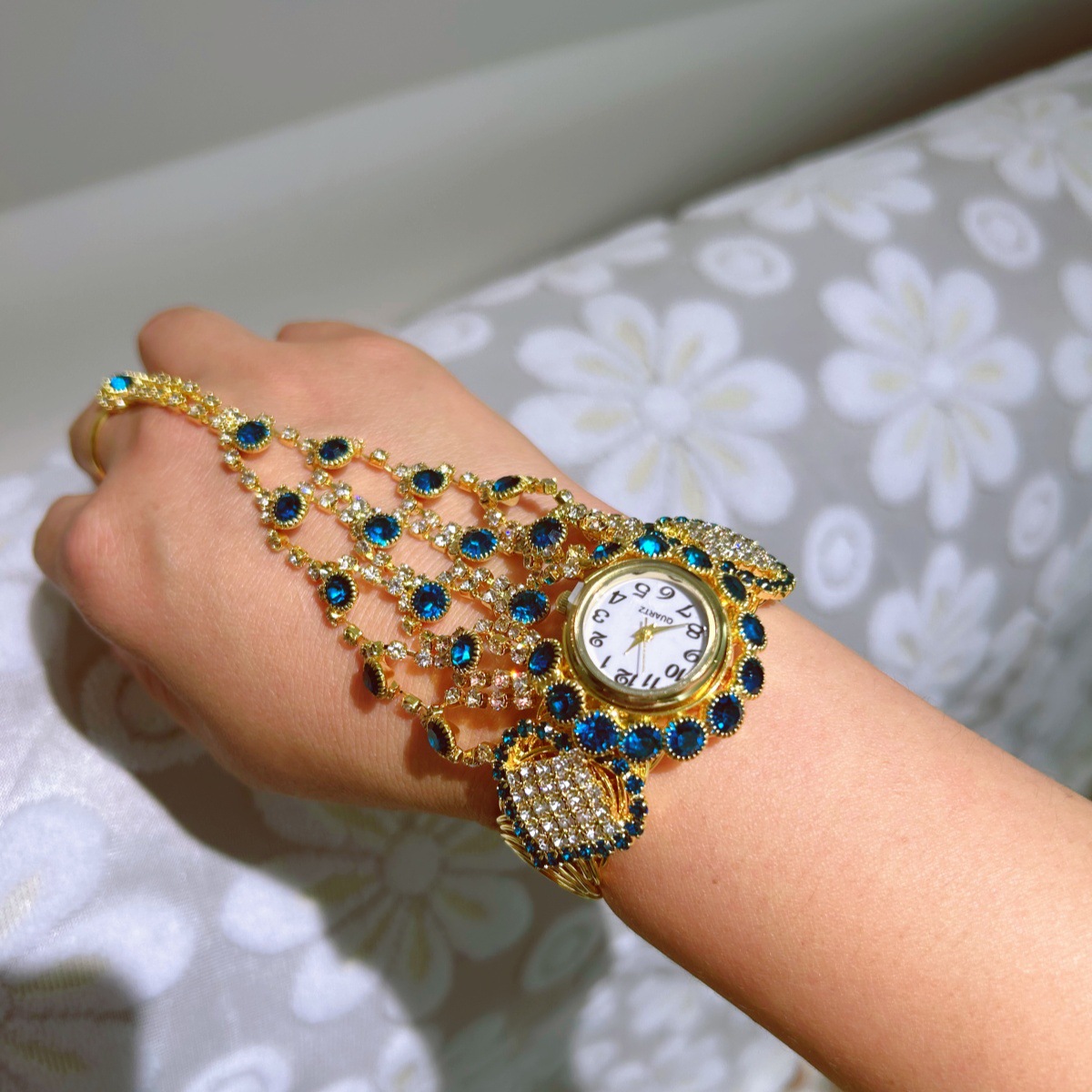 Cross‑border foreign trade fashion women’s bracelet and watch—Korean‑style quartz watch, personalized Instagram‑inspired wrist accessory.