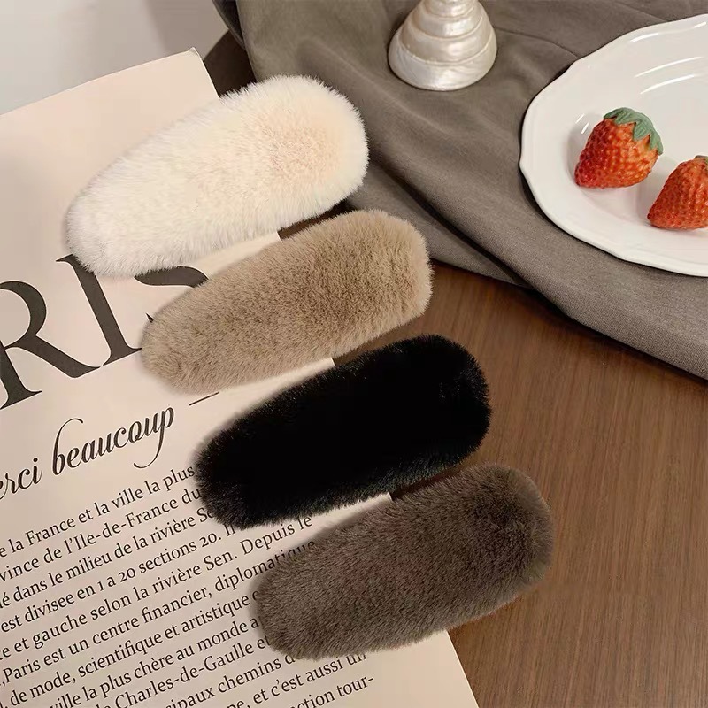 Luxury coffee-toned oversized plush hair clip for women, Korean retro style, perfect for bangs and stray forehead hairs—BB clip for autumn and winter.