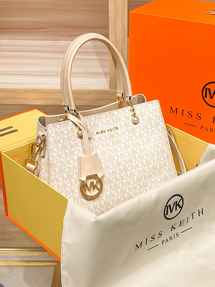 New Light Luxury Women’s Bag, High‑End Fashionable Handbag, Large Capacity Tote for Commuting, Shoulder and Crossbody Bag, Handheld Style