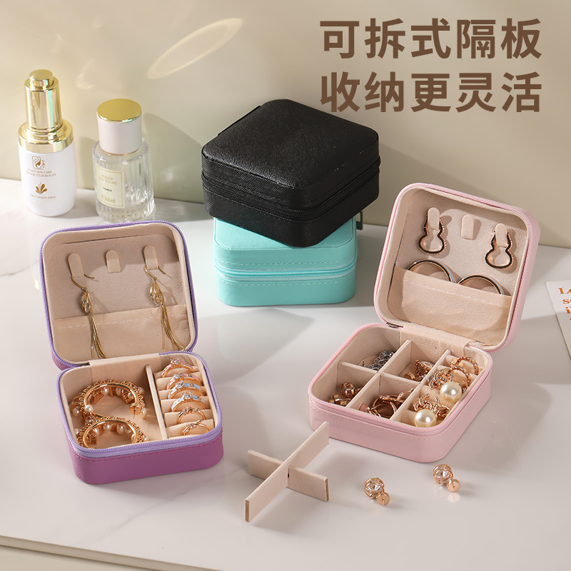Fashionable layered jewelry box, portable and compact, oxidation-resistant travel jewelry organizer for rings and earrings—leather material