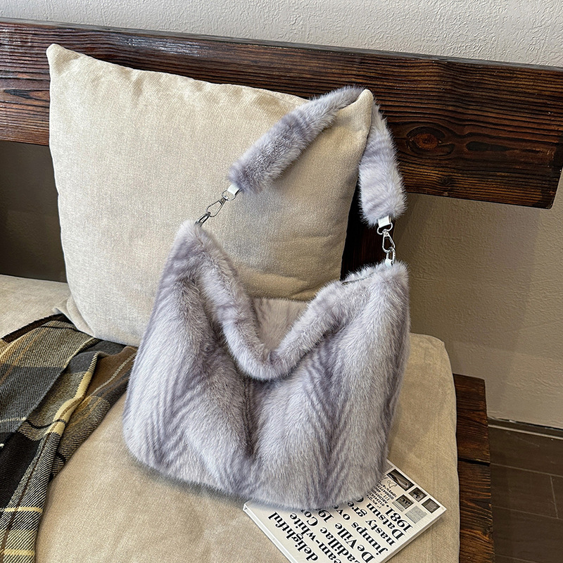 2026 Cross-Border New Arrival Autumn/Winter Furry Bag – High-End Plush Bag for Women, Fashionable and Minimalist Tote Handbag