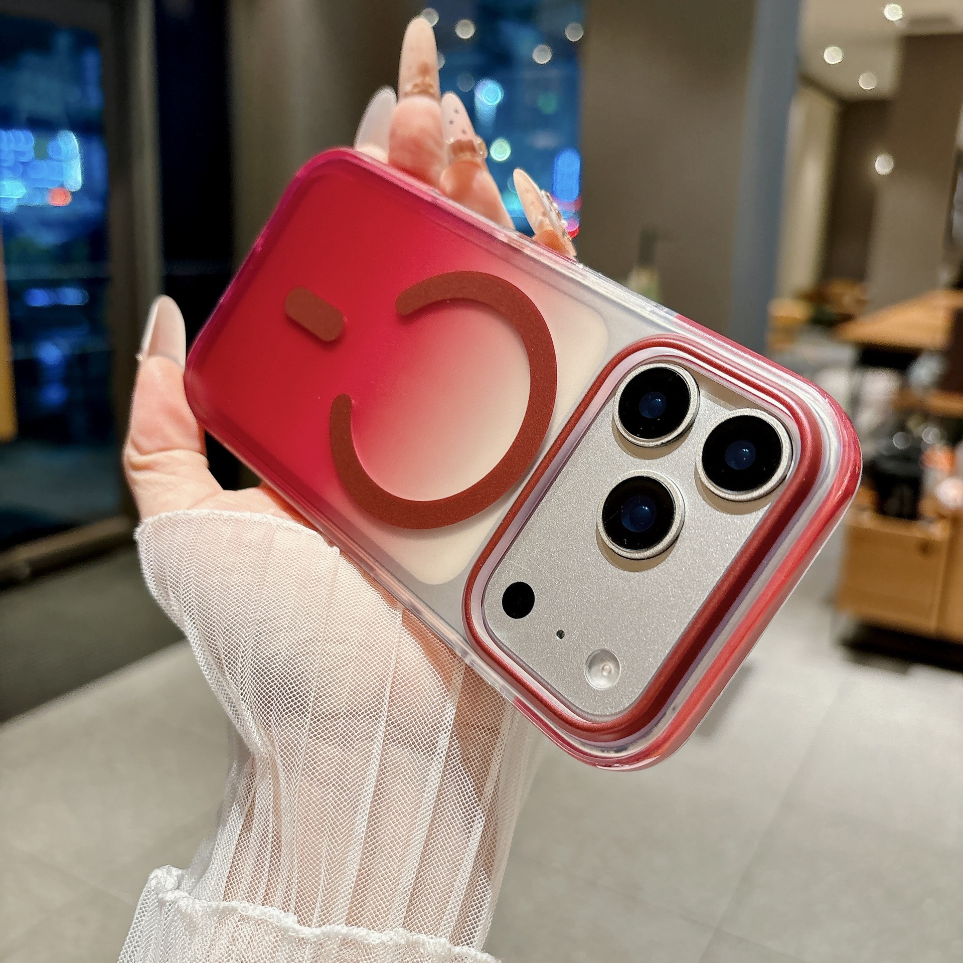 The iPhone 18 promax is equipped with the Apple 17pro abrasive skin protection case.