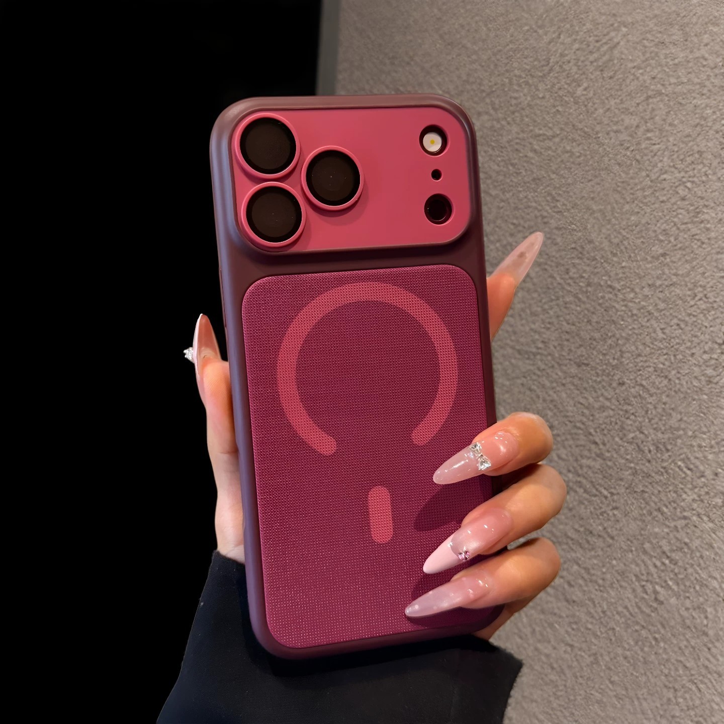 Compatible with iPhone 18 Pro Max, burgundy red large window case; color‑block fabric‑texture magnetic case for iPhone 17 and iPhone 16.