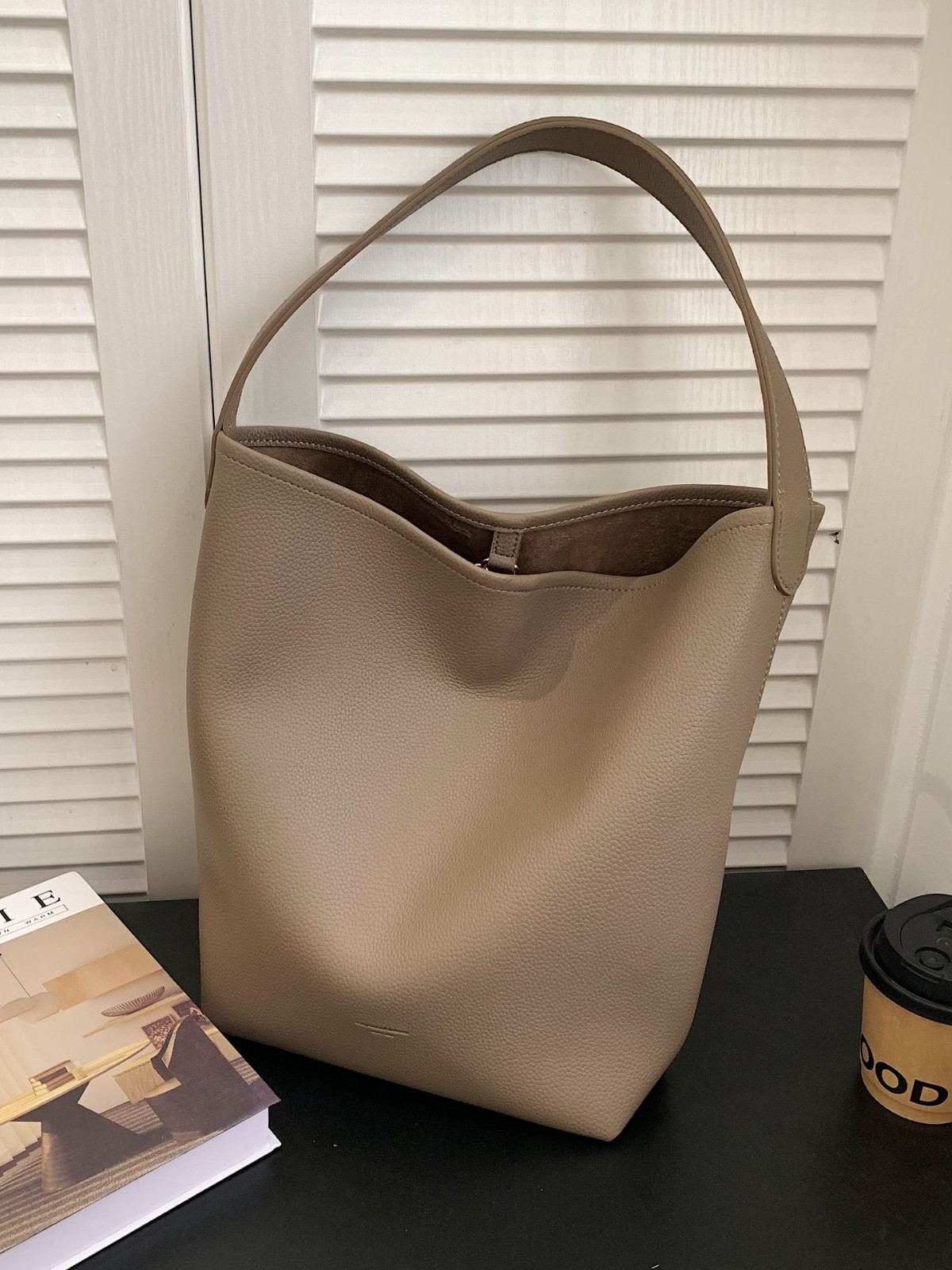 Large-Capacity Bag, 2026 New Arrival Women’s Fashionable Commuter Shoulder Bag, Mother-and-Child Set, Casual Retro Tote Bucket Bag