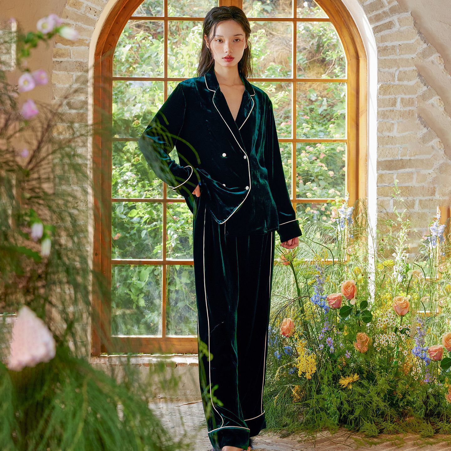 Butterfly Embroidery Real Silk Velvet Pajamas: Classic Double-Breasted Design with Trimmed Strips, Retro Velvet Set, Casual Homewear Two-Piece Outfit