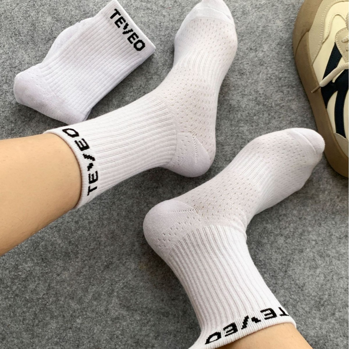 TEVEO Socks with LOGO, Sports Cotton Socks, Cotton Loop Mid-Calf Sports Long Socks, Wholesale, Versatile All-Match Sports and Casual Socks