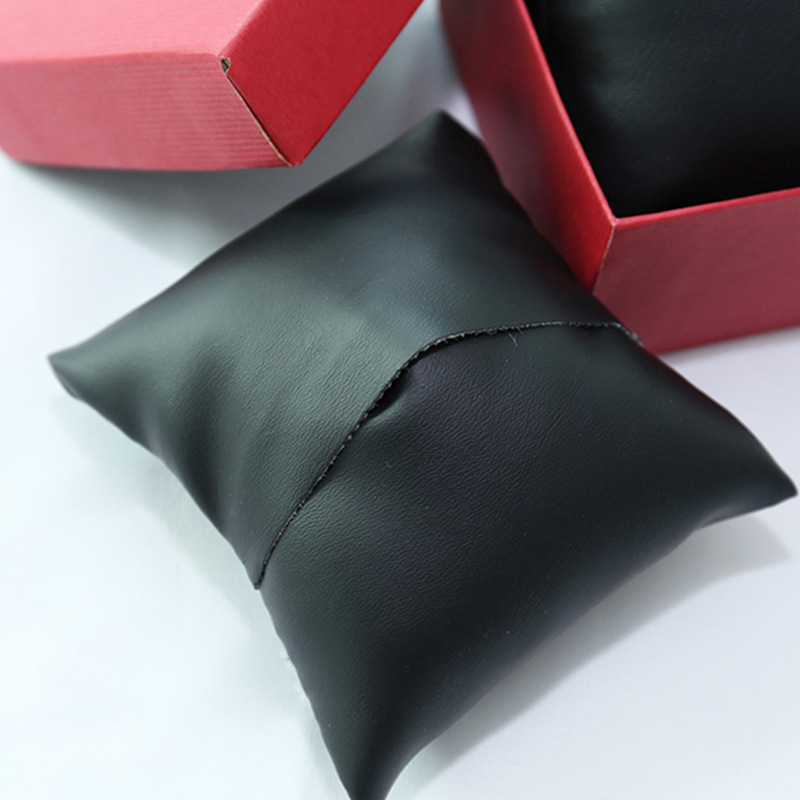 In-stock wholesale PU thick leather pillows, watch boxes, universal pillows, bracelet pillow bags, and silk-cotton bags.