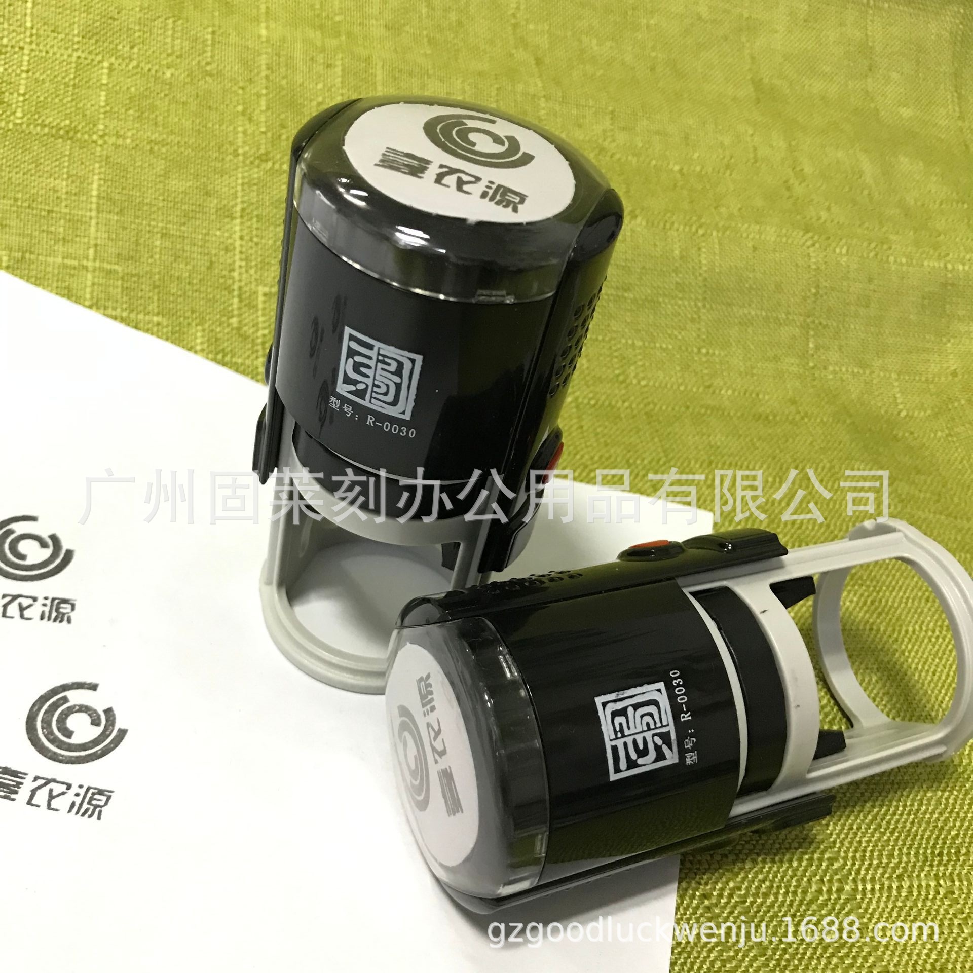 Manufacturer-supplied ink-replenishing stamps: automatic ink‑dispensing round‑pattern stamps, flip‑type stamps, and round ink‑replenishing stamps.