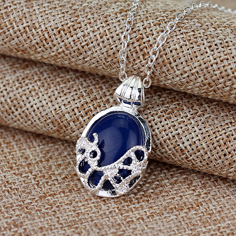 Cross-border vampire diary Katherine anti‑sunlight necklace—vintage cat’s eye stone pendant, film prop, available in stock