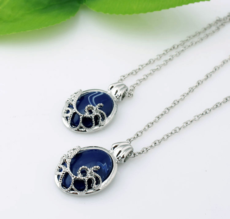 European and American movie merchandise: Katherine-themed silver-plated cat's eye necklace pendant