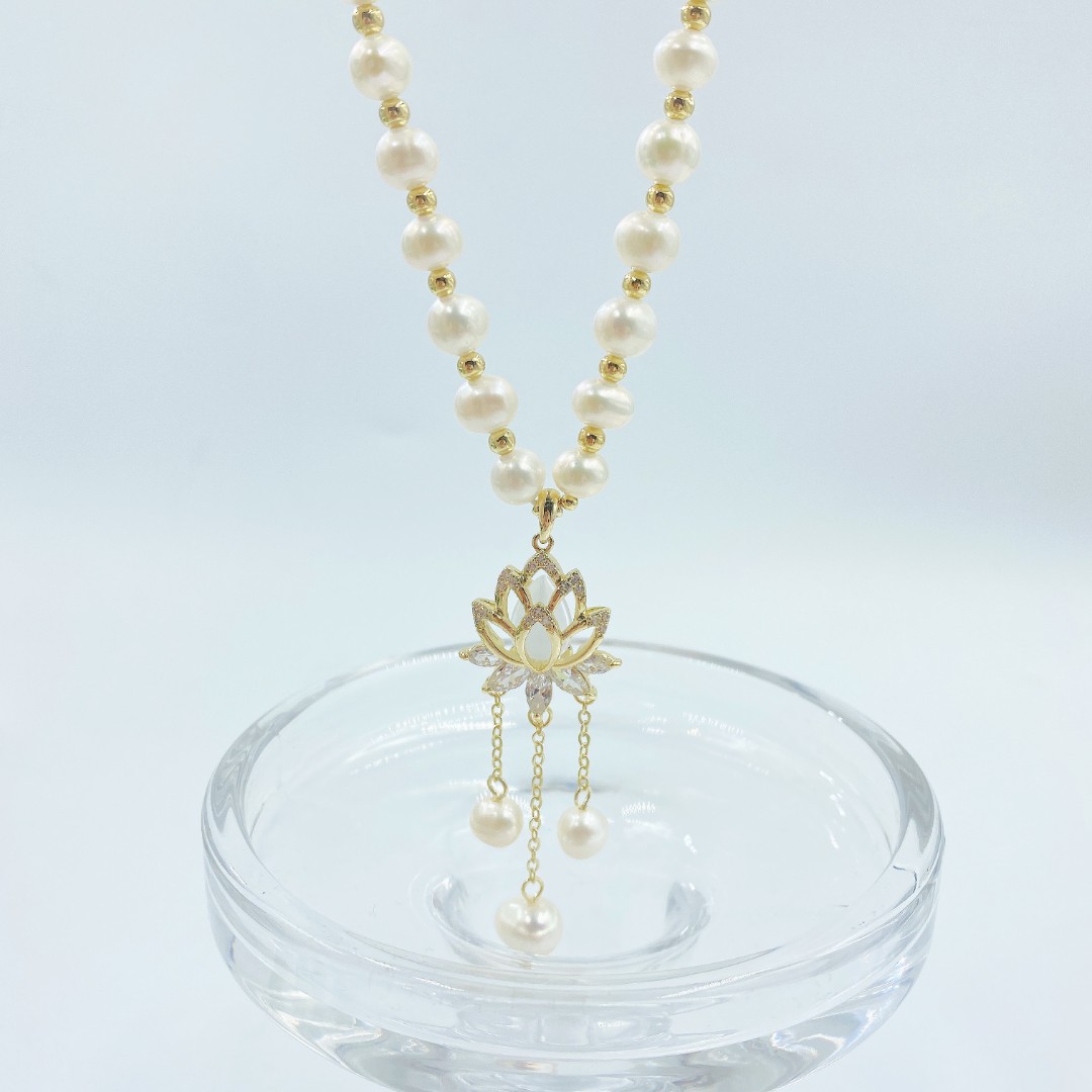 Step by step rose pearl necklace copper alloy synthetic diamond pendant light luxury luxurious design elegance new fashion