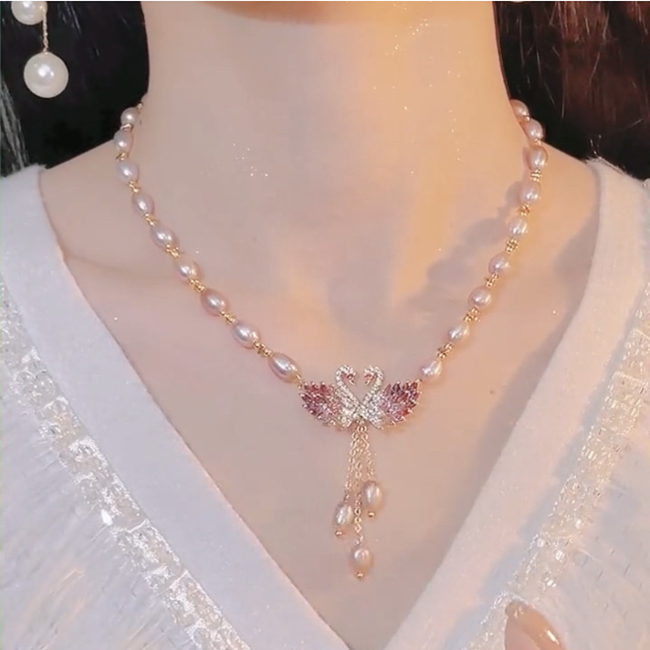 TikTok 2022 New Trendy Long Sweater Chain—Thoughtful, Niche Design for Women, Autumn/Winter, Imitation Natural Freshwater Pearls