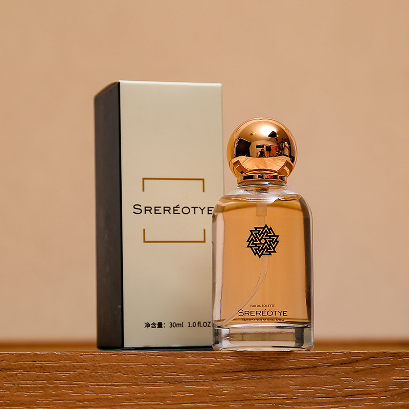 Selena Gomez's perfume is a classic lady's perfume that lasts for a long time and is fresh, natural and fruity.