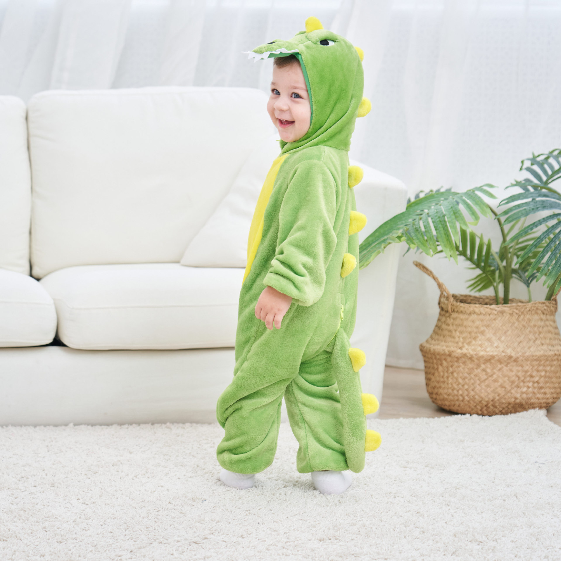 Foreign-trade style dinosaur-themed onesie, cartoon baby clothing, personalized flannel romper for infants and toddlers