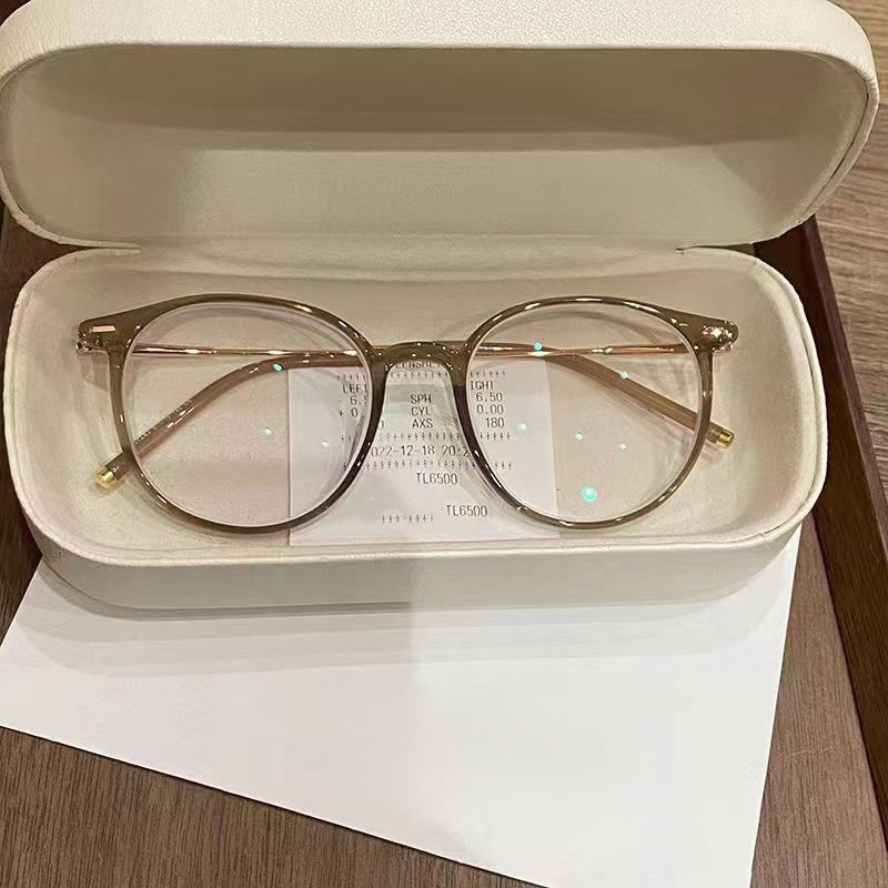Super light brownish-colored translucent gold glasses for short-sighted women
