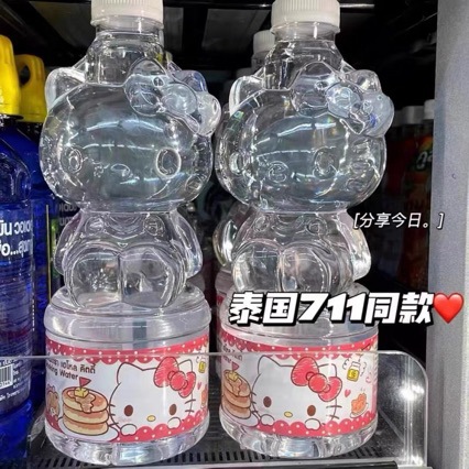 Thai imported three-litre mineral water from Hellokitty 711 convenience store pure water 600ml*12 units